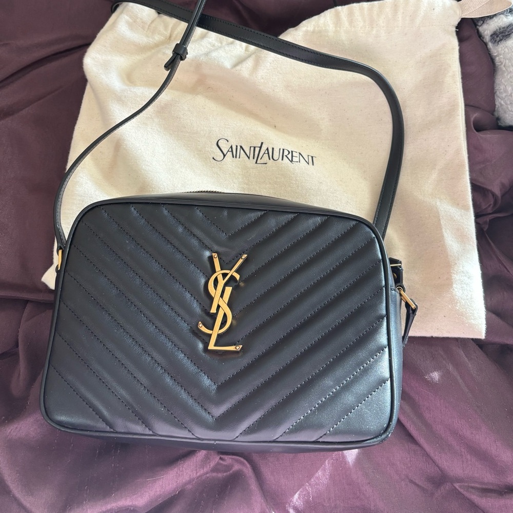 Yves Saint Laurent
Lou Medium YSL Camera Bag with Pocket in Quilted Leather